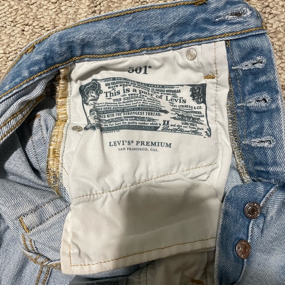 Levi’s 501 Shorts - Picture 4 of 4